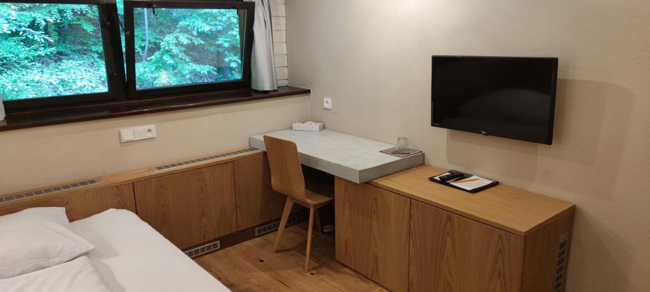 Hotel Koliba U Cerneho Medveda à Zlín Extérieur photo