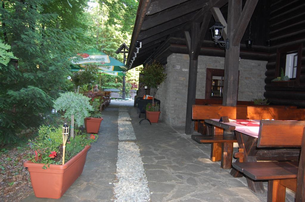 Hotel Koliba U Cerneho Medveda à Zlín Extérieur photo