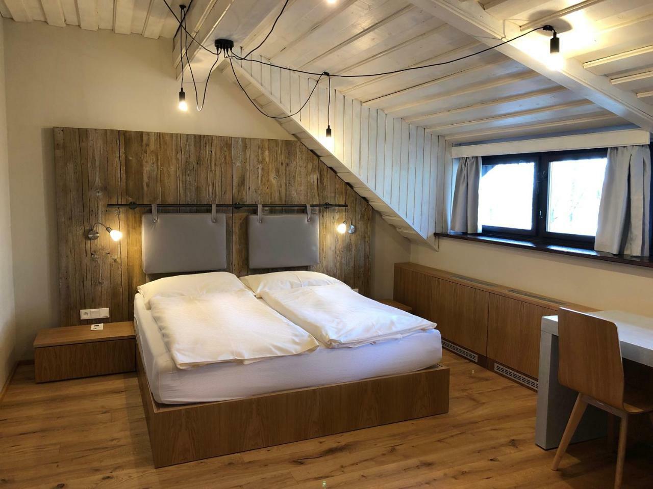 Hotel Koliba U Cerneho Medveda à Zlín Extérieur photo
