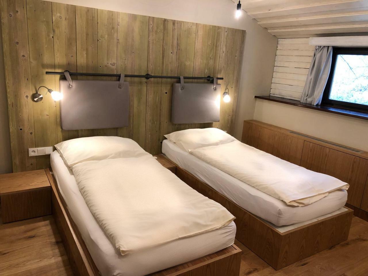 Hotel Koliba U Cerneho Medveda à Zlín Extérieur photo